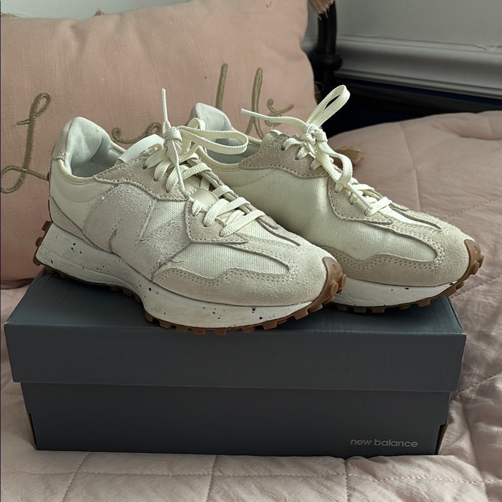 New Balance Women's 327 Sneakers